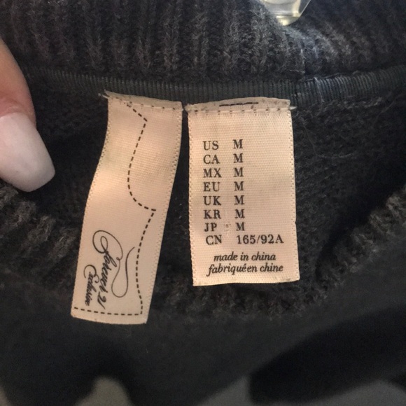 Sweater - Picture 5 of 6